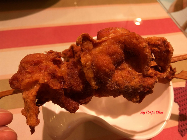 小星星義大利麵(小星星義大利麵新光三越中山店)：【臺南Ω中西區】小星星義大利麵。義大利麵、燉飯、招牌炸雞肉串