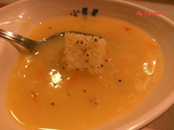 小星星義大利麵(小星星義大利麵新光三越中山店)：【臺南Ω中西區】小星星義大利麵。義大利麵、燉飯、招牌炸雞肉串