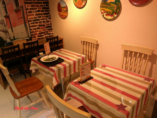 小星星義大利麵(小星星義大利麵新光三越中山店)：【臺南Ω中西區】小星星義大利麵。義大利麵、燉飯、招牌炸雞肉串