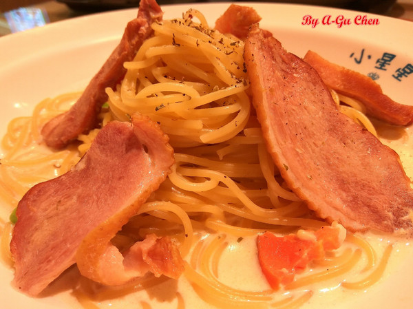 小星星義大利麵(小星星義大利麵新光三越中山店)：【臺南Ω中西區】小星星義大利麵。義大利麵、燉飯、招牌炸雞肉串