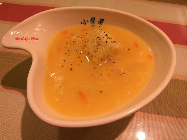 小星星義大利麵(小星星義大利麵新光三越中山店)：【臺南Ω中西區】小星星義大利麵。義大利麵、燉飯、招牌炸雞肉串