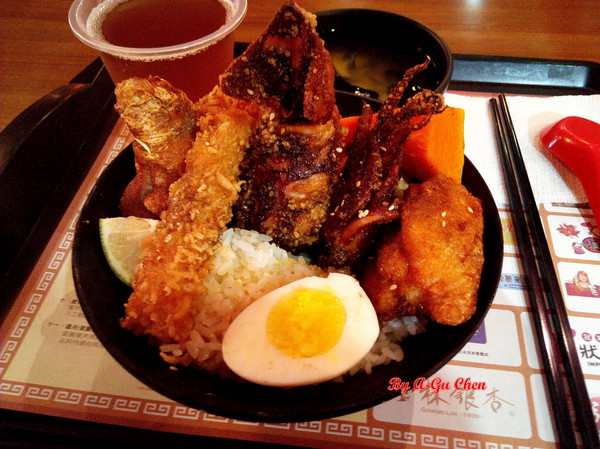 星丼食堂(遠百成功店)：【臺南Ω東區】星丼食堂（遠百成功店）。讓人心動的超級海派丼