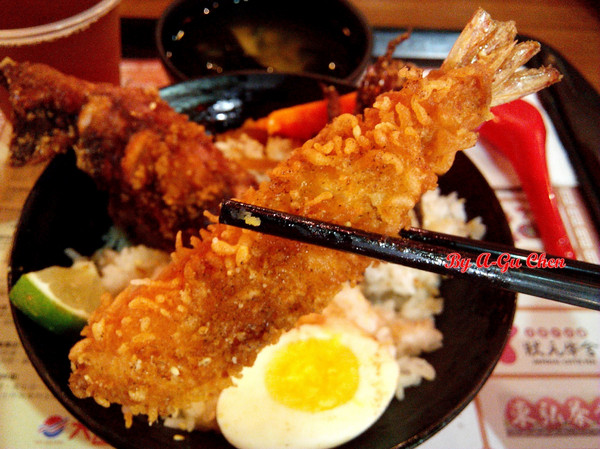 星丼食堂(遠百成功店)：【臺南Ω東區】星丼食堂（遠百成功店）。讓人心動的超級海派丼