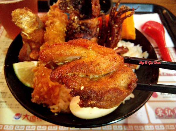 星丼食堂(遠百成功店)：【臺南Ω東區】星丼食堂（遠百成功店）。讓人心動的超級海派丼