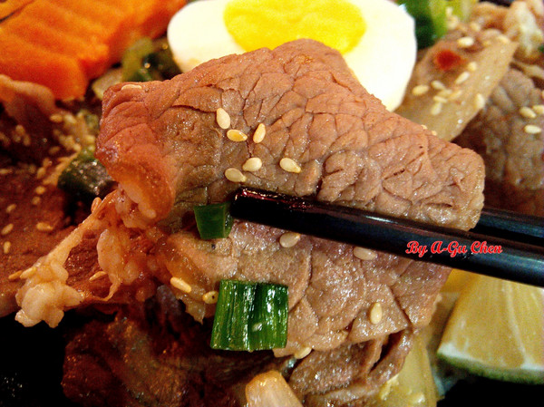 星丼食堂(遠百成功店)：【臺南Ω東區】星丼食堂（遠百成功店）。讓人心動的超級海派丼