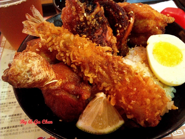 星丼食堂(遠百成功店)：【臺南Ω東區】星丼食堂（遠百成功店）。讓人心動的超級海派丼