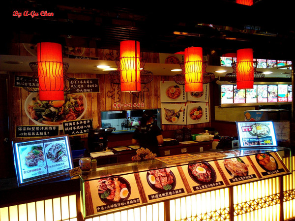 星丼食堂(遠百成功店)：【臺南Ω東區】星丼食堂（遠百成功店）。讓人心動的超級海派丼