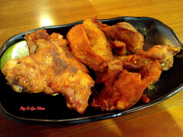 星丼食堂(遠百成功店)：【臺南Ω東區】星丼食堂（遠百成功店）。讓人心動的超級海派丼