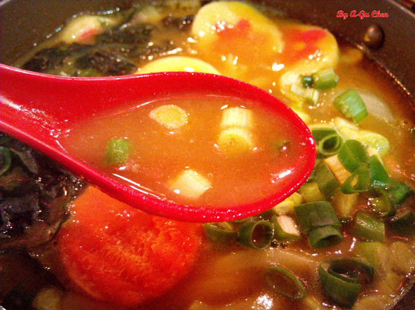 星丼食堂(遠百成功店)：【臺南Ω東區】星丼食堂（遠百成功店）。讓人心動的超級海派丼