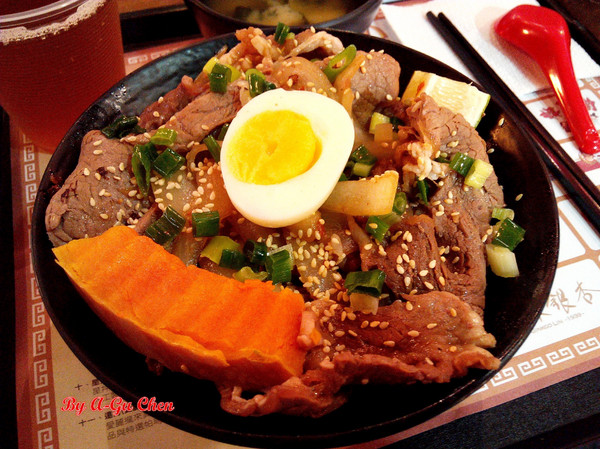 星丼食堂(遠百成功店)：【臺南Ω東區】星丼食堂（遠百成功店）。讓人心動的超級海派丼