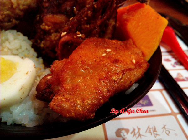 星丼食堂(遠百成功店)：【臺南Ω東區】星丼食堂（遠百成功店）。讓人心動的超級海派丼