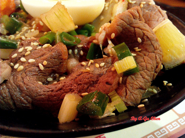 星丼食堂(遠百成功店)：【臺南Ω東區】星丼食堂（遠百成功店）。讓人心動的超級海派丼