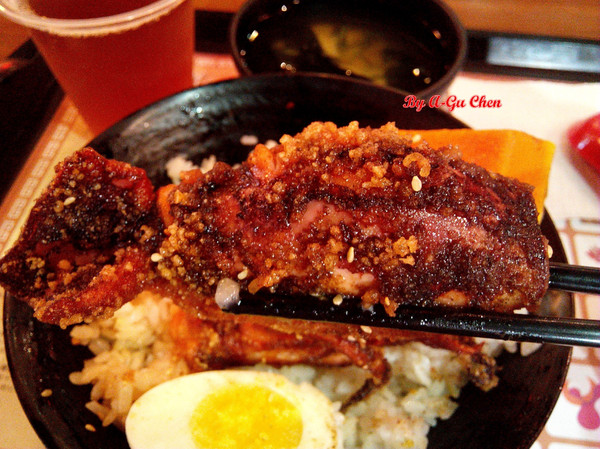 星丼食堂(遠百成功店)：【臺南Ω東區】星丼食堂（遠百成功店）。讓人心動的超級海派丼