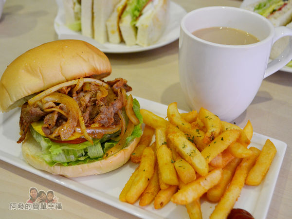 咬咬吐司17-匈牙利牛五花漢堡套餐