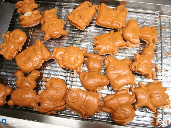 小猴子脆皮雞蛋糕：〖台中│美食〗小猴子脆皮雞蛋糕 ❤ 史奴比、哆啦A夢、喜羊羊、海綿寶寶、喬巴、麵包超人、Hello Kitty、皮卡丘、小小兵雞蛋糕，卡通迷們千萬別錯過!!