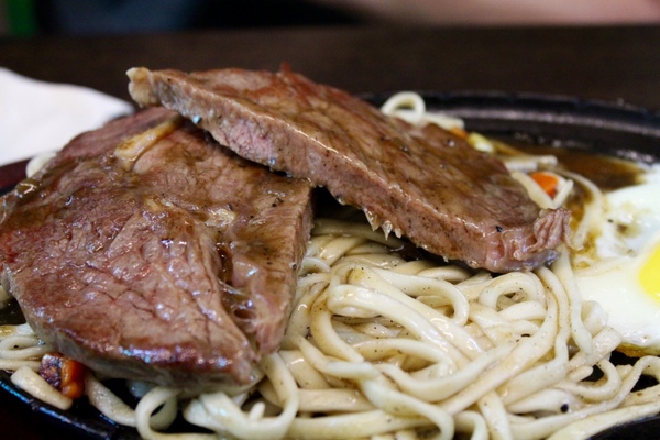 竹之青-牛排部屋：[小資女的午餐日記]台南東區勝利路 便宜份量多 竹之青-牛排部屋