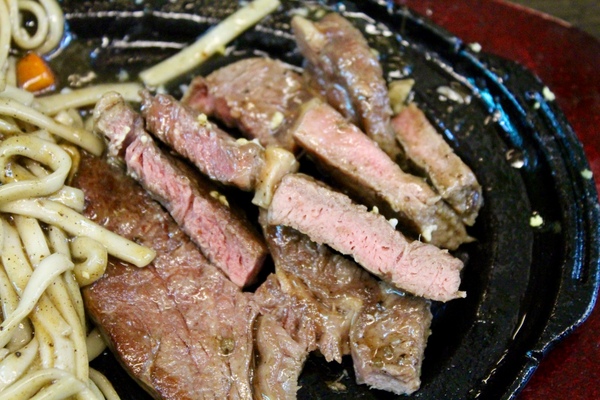 竹之青-牛排部屋：[小資女的午餐日記]台南東區勝利路 便宜份量多 竹之青-牛排部屋