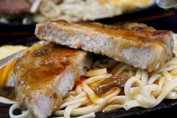 竹之青-牛排部屋：[小資女的午餐日記]台南東區勝利路 便宜份量多 竹之青-牛排部屋