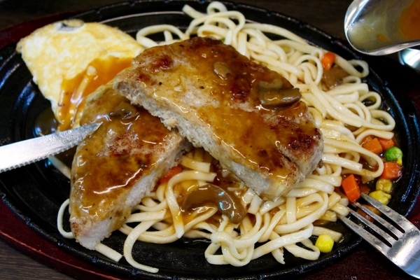 竹之青-牛排部屋：[小資女的午餐日記]台南東區勝利路 便宜份量多 竹之青-牛排部屋