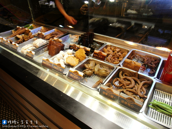 健美先生:〖台中│美食〗健美先生 ❤ 讓人越吃越涮嘴的激炸滷味,配上店家特製醬料及酸菜,美味一級棒!!