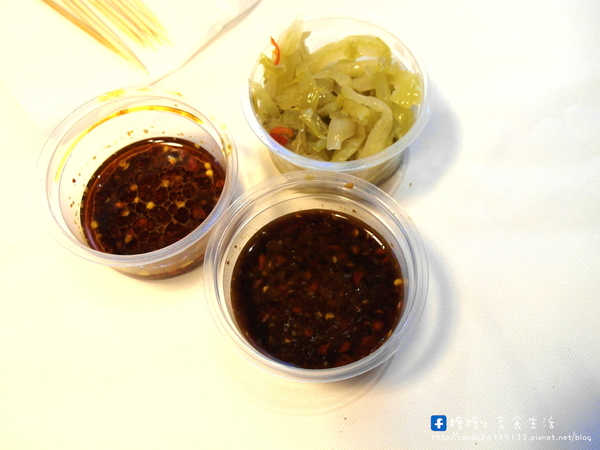 健美先生:〖台中│美食〗健美先生 ❤ 讓人越吃越涮嘴的激炸滷味,配上店家特製醬料及酸菜,美味一級棒!!