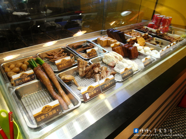 健美先生:〖台中│美食〗健美先生 ❤ 讓人越吃越涮嘴的激炸滷味,配上店家特製醬料及酸菜,美味一級棒!!