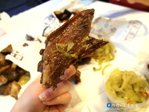 健美先生:〖台中│美食〗健美先生 ❤ 讓人越吃越涮嘴的激炸滷味,配上店家特製醬料及酸菜,美味一級棒!!