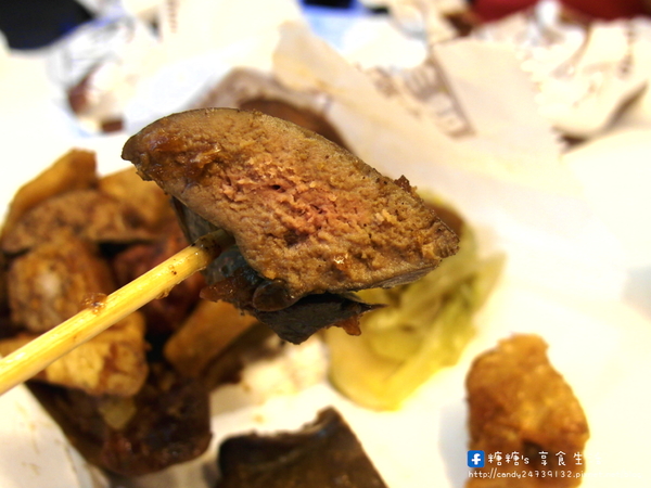 健美先生:〖台中│美食〗健美先生 ❤ 讓人越吃越涮嘴的激炸滷味,配上店家特製醬料及酸菜,美味一級棒!!