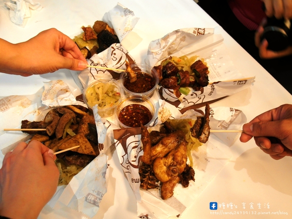 健美先生:〖台中│美食〗健美先生 ❤ 讓人越吃越涮嘴的激炸滷味,配上店家特製醬料及酸菜,美味一級棒!!