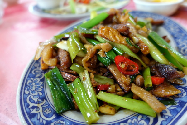 鄉村飲食店：(胖樺食記)桃園龍潭客家菜「鄉村飲食店」，菜餚道地下酒/不收服務費/平價