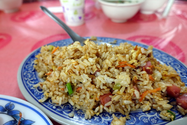 鄉村飲食店：(胖樺食記)桃園龍潭客家菜「鄉村飲食店」，菜餚道地下酒/不收服務費/平價