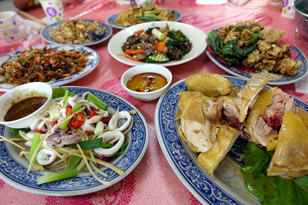 鄉村飲食店：(胖樺食記)桃園龍潭客家菜「鄉村飲食店」，菜餚道地下酒/不收服務費/平價