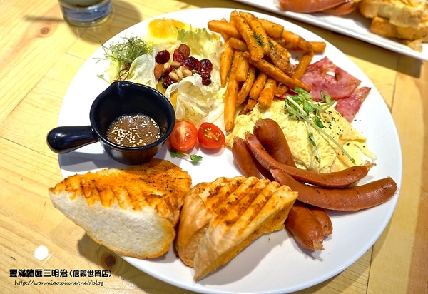 豐滿早午餐(信義世貿店)：【信義早午餐 / 世貿下午茶/ 豐滿三明治】早餐一定要吃得豐盛！ ✿✿ 豐滿總匯三明治(信義世貿店) ✿✿