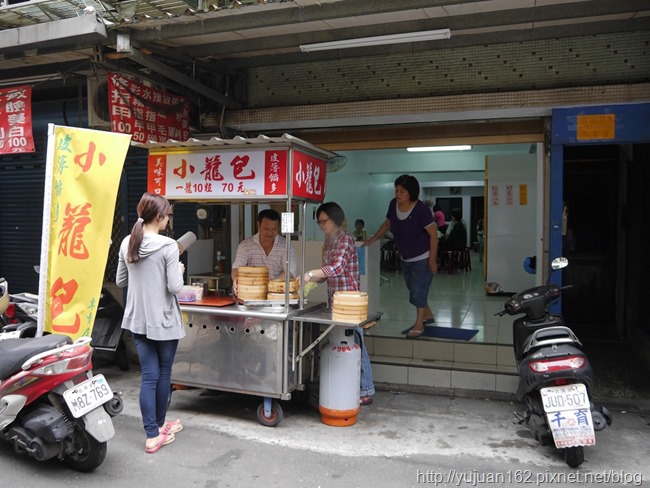 │食。台北三重│富華街巷口銅板美食。「三重太豪小籠包」早晨小確幸