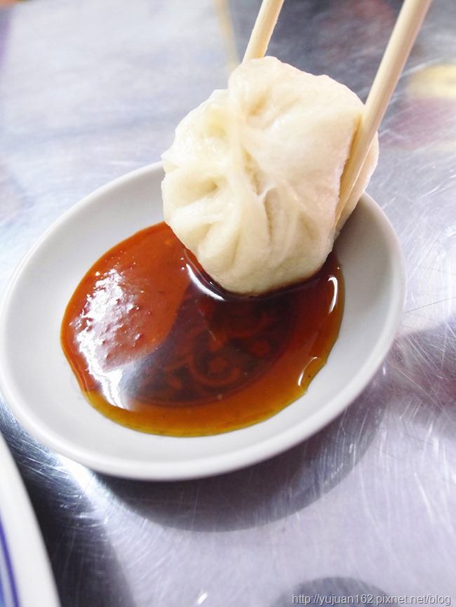 │食。台北三重│富華街巷口銅板美食。「三重太豪小籠包」早晨小確幸