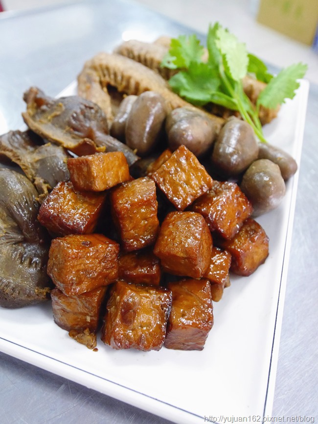 │食。台北三重│富華街巷口銅板美食。「三重太豪小籠包」早晨小確幸