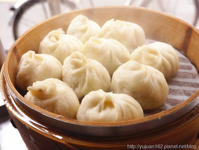 │食。台北三重│富華街巷口銅板美食。「三重太豪小籠包」早晨小確幸