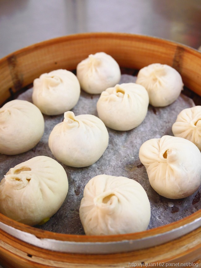 │食。台北三重│富華街巷口銅板美食。「三重太豪小籠包」早晨小確幸