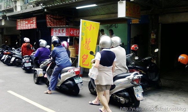 │食。台北三重│富華街巷口銅板美食。「三重太豪小籠包」早晨小確幸