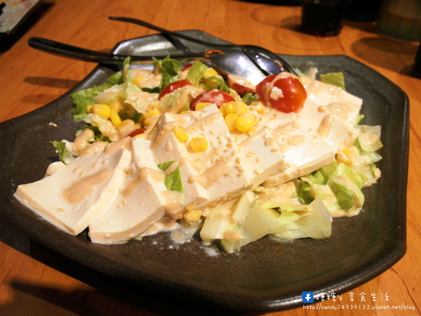 麵屋一龍拉麵專門店:〖台中│美食〗麵屋一龍拉麵專門店 ❤ 獨家青醬拉麵,湯頭濃郁不衝突,還有多汁鮮嫩的唐揚雞腿塊,讓你吮指回味,一吃就愛上他!!