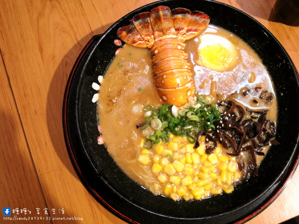 麵屋一龍拉麵專門店:〖台中│美食〗麵屋一龍拉麵專門店 ❤ 獨家青醬拉麵,湯頭濃郁不衝突,還有多汁鮮嫩的唐揚雞腿塊,讓你吮指回味,一吃就愛上他!!