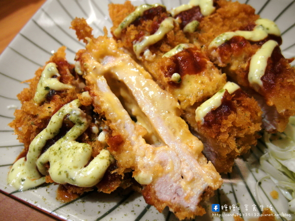 麵屋一龍拉麵專門店:〖台中│美食〗麵屋一龍拉麵專門店 ❤ 獨家青醬拉麵,湯頭濃郁不衝突,還有多汁鮮嫩的唐揚雞腿塊,讓你吮指回味,一吃就愛上他!!