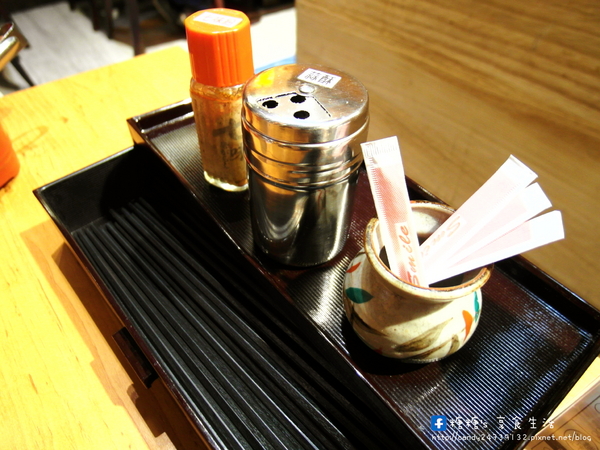 麵屋一龍拉麵專門店:〖台中│美食〗麵屋一龍拉麵專門店 ❤ 獨家青醬拉麵,湯頭濃郁不衝突,還有多汁鮮嫩的唐揚雞腿塊,讓你吮指回味,一吃就愛上他!!