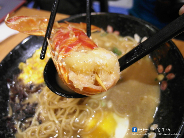 麵屋一龍拉麵專門店:〖台中│美食〗麵屋一龍拉麵專門店 ❤ 獨家青醬拉麵,湯頭濃郁不衝突,還有多汁鮮嫩的唐揚雞腿塊,讓你吮指回味,一吃就愛上他!!