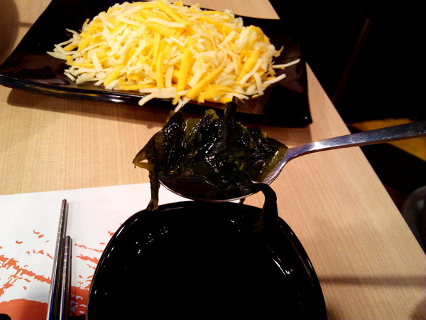 OMAYA春川炒雞(台南東門店)：☆口碑券No.7☆【臺南Ω東區】Omaya春川炒雞（東門店）。享用厚切牛排與辣炒雞排共譜的美味，再來杯萌萌棉花糖泡泡飲