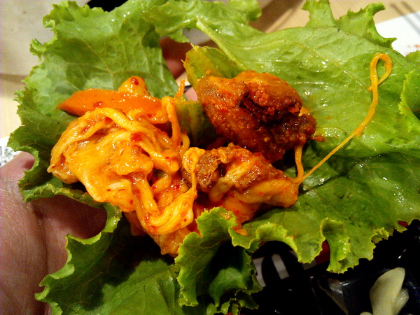 OMAYA春川炒雞(台南東門店)：☆口碑券No.7☆【臺南Ω東區】Omaya春川炒雞（東門店）。享用厚切牛排與辣炒雞排共譜的美味，再來杯萌萌棉花糖泡泡飲