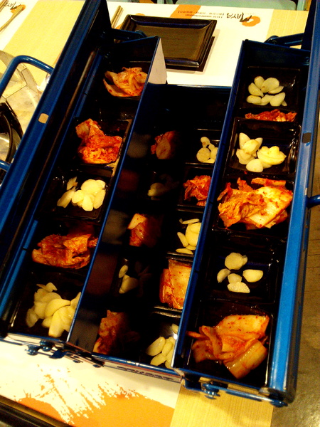 OMAYA春川炒雞(台南東門店)：☆口碑券No.7☆【臺南Ω東區】Omaya春川炒雞（東門店）。享用厚切牛排與辣炒雞排共譜的美味，再來杯萌萌棉花糖泡泡飲