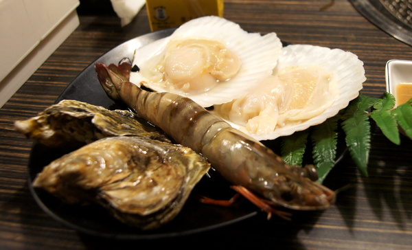 燒肉眾雙和板南店(雙和板南店):(新北。中和區美食) 『燒肉眾-雙和板南店』燒烤吃到飽。三種消費方案,任你挑,保證讓你吃飽飽,肚飽眼皮鬆! 好吃好睡好幸福~