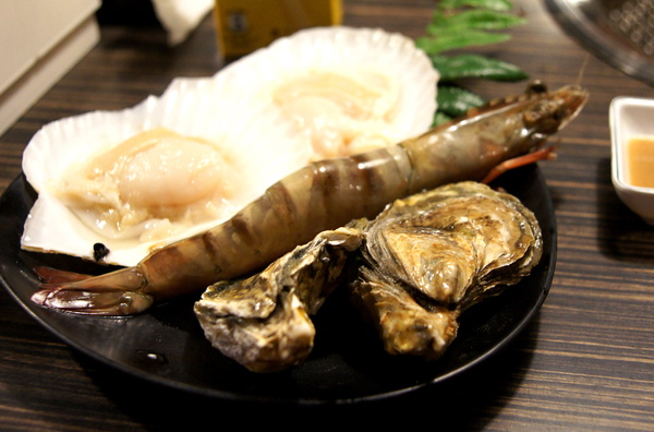 燒肉眾雙和板南店(雙和板南店):(新北。中和區美食) 『燒肉眾-雙和板南店』燒烤吃到飽。三種消費方案,任你挑,保證讓你吃飽飽,肚飽眼皮鬆! 好吃好睡好幸福~