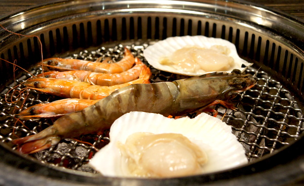 燒肉眾雙和板南店(雙和板南店):(新北。中和區美食) 『燒肉眾-雙和板南店』燒烤吃到飽。三種消費方案,任你挑,保證讓你吃飽飽,肚飽眼皮鬆! 好吃好睡好幸福~